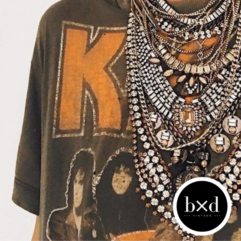ALL THE VINTAGE TEES 😍 --> @shopthebowery